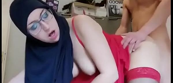  OMG !! muslim wife sells her pussy to a young white dick from the neighborhood, when her husband is not around